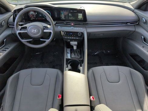 Used 2025 Hyundai Elantra SEL FWD image 26