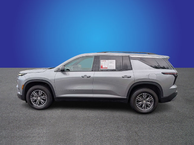 Used 2026 Chevrolet Traverse LT w/ Driver Confidence Package FWD image 2
