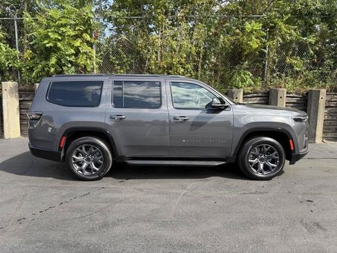 Used 2026 Jeep Grand Wagoneer Limited AWD/4WD image 9