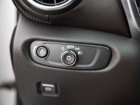 Used 2020 Chevrolet Blazer LT image 19