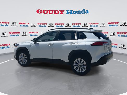 Used 2025 Toyota Corolla Cross LE FWD image 6