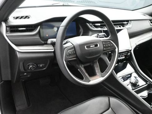 Used 2025 Jeep Grand Cherokee L Limited w/ Luxury Tech Group II AWD/4WD image 9
