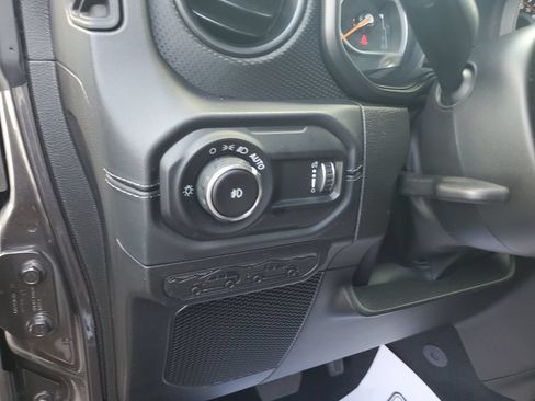 Used 2025 Jeep Wrangler Unlimited Rubicon AWD/4WD image 19