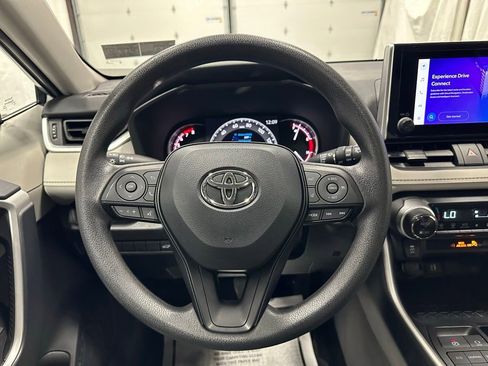Used 2025 Toyota RAV4 XLE w/ Convenience Package AWD/4WD image 17