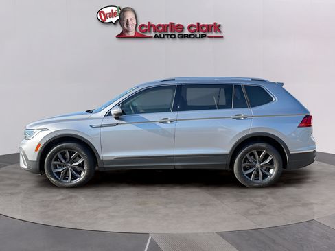 Used 2023 Volkswagen Tiguan SE FWD image 3