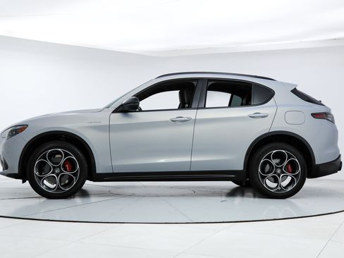 New 2025 Alfa Romeo Stelvio Sprint w/ Veloce Package AWD/4WD image 2