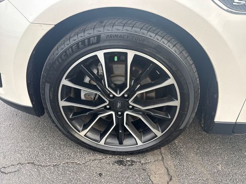 Used 2018 Ford Taurus SHO image 13