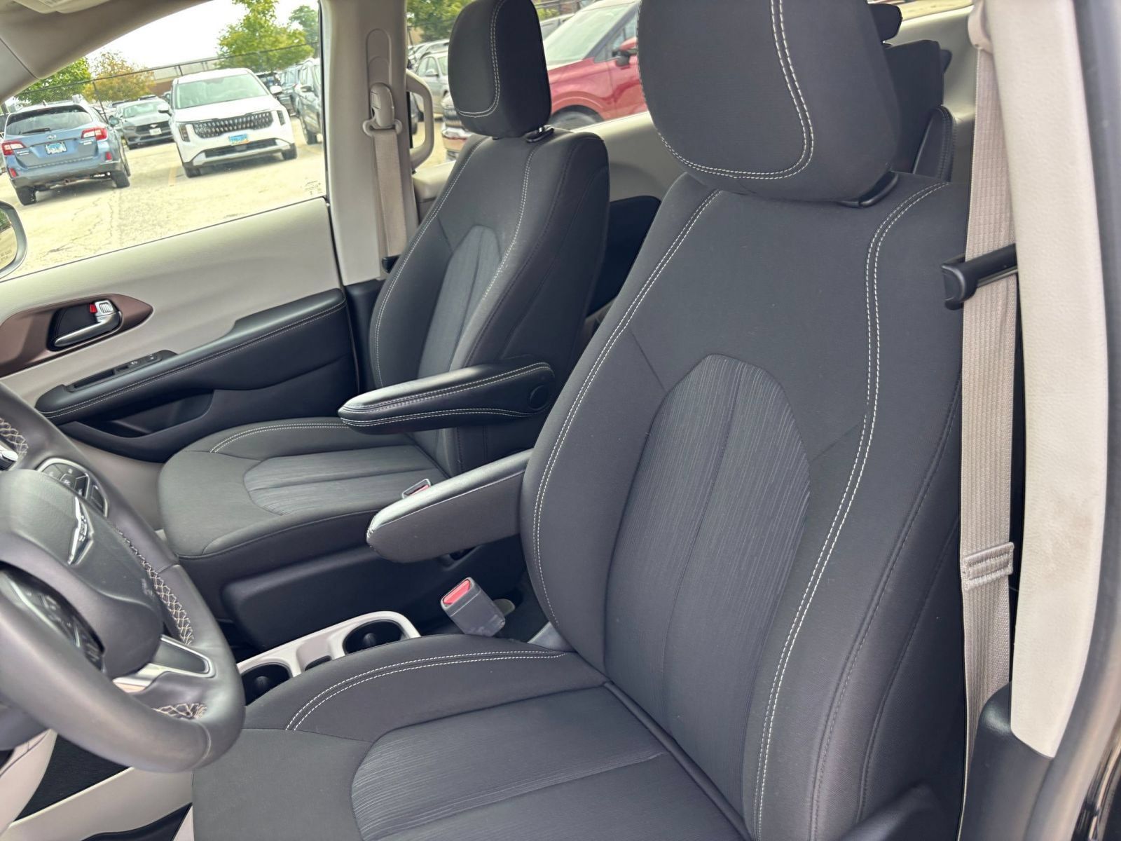 Used 2024 Chrysler Voyager LX FWD image 35
