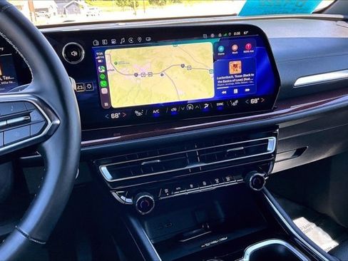 Used 2025 Chevrolet Traverse Z71 AWD/4WD image 9