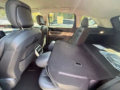 New 2025 Lincoln Nautilus Premier image 12