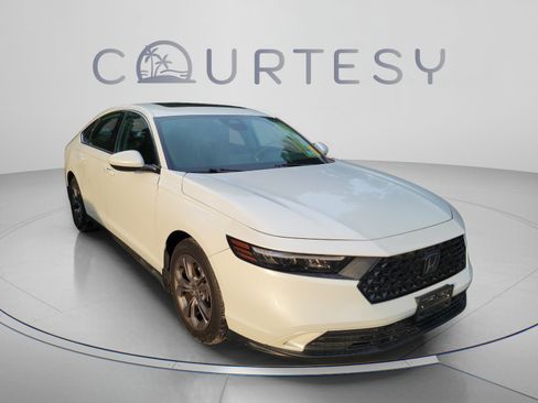 Used 2023 Honda Accord EX image 10