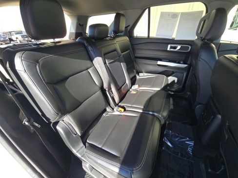 Used 2023 Ford Explorer XLT w/ Equipment Group 202A image 11