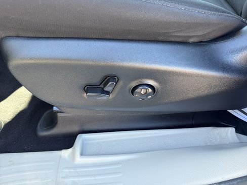 Used 2024 Chrysler Voyager LX FWD image 14