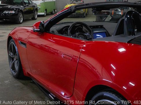 Used 2020 Jaguar F-TYPE R image 23