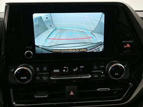 Used 2023 Toyota Highlander XLE FWD image 15