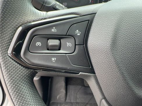 Used 2025 Chevrolet Trax LS w/ LS Convenience Package FWD image 11