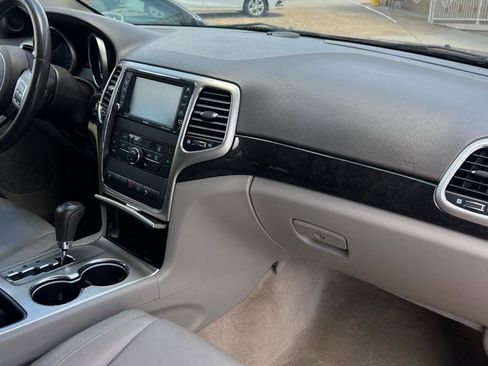Used 2012 Jeep Grand Cherokee Laredo AWD/4WD image 8