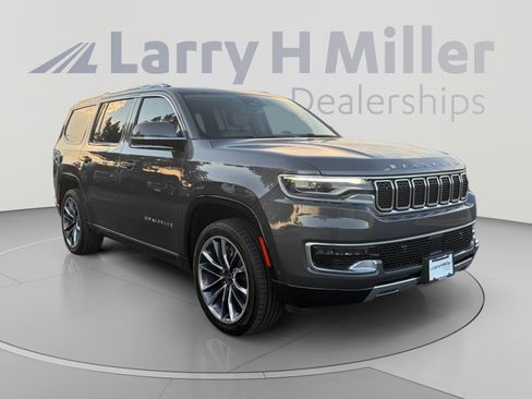 Used 2022 Jeep Wagoneer Series III w/ Premium Group I AWD/4WD image 7