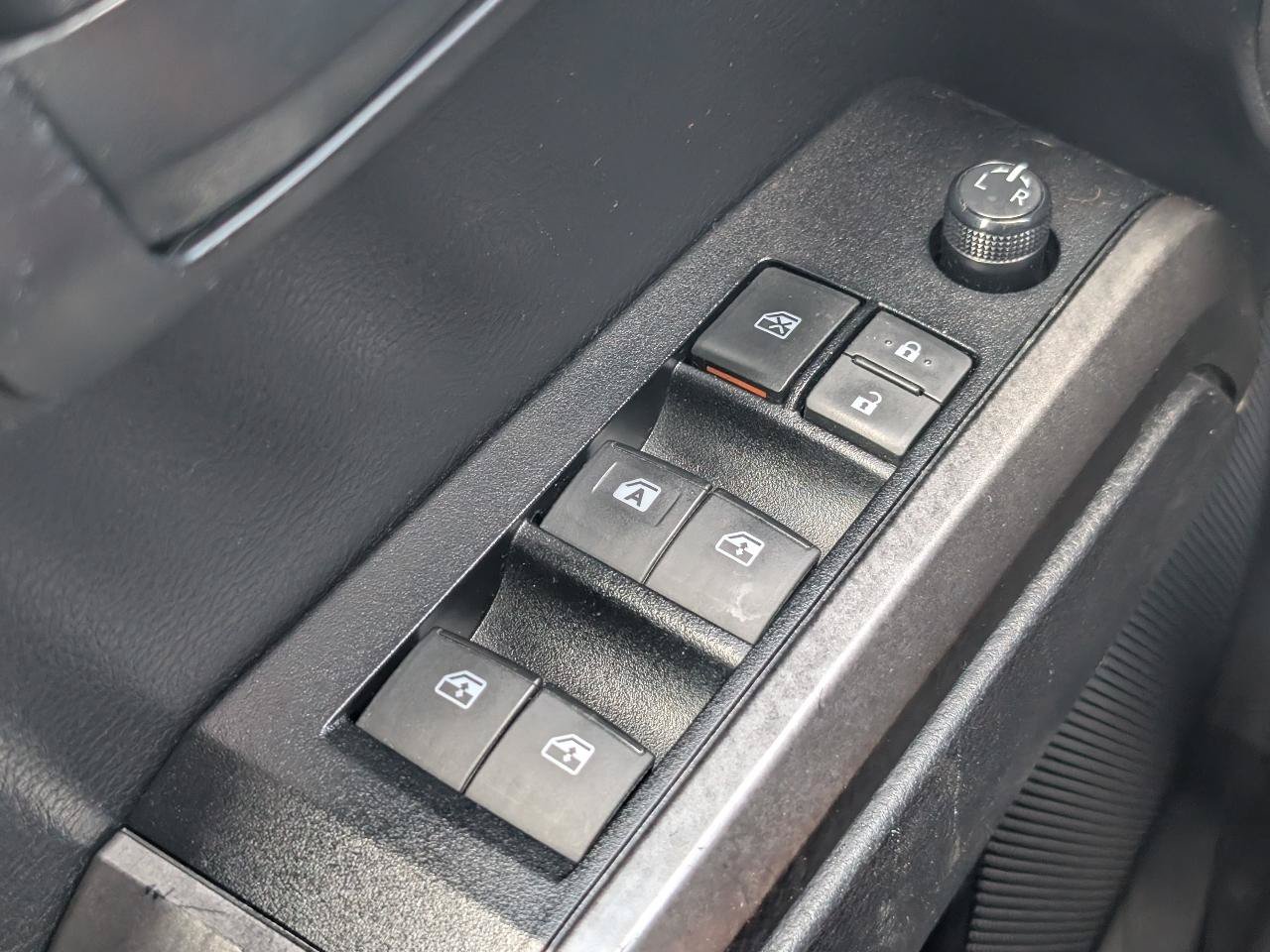 Used 2020 Toyota Tacoma SR5 AWD/4WD image 10