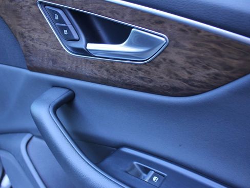 Used 2020 Audi Q8 Premium w/ Black Optic Package image 27