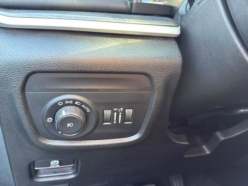 Used 2022 Jeep Grand Cherokee L Limited image 18