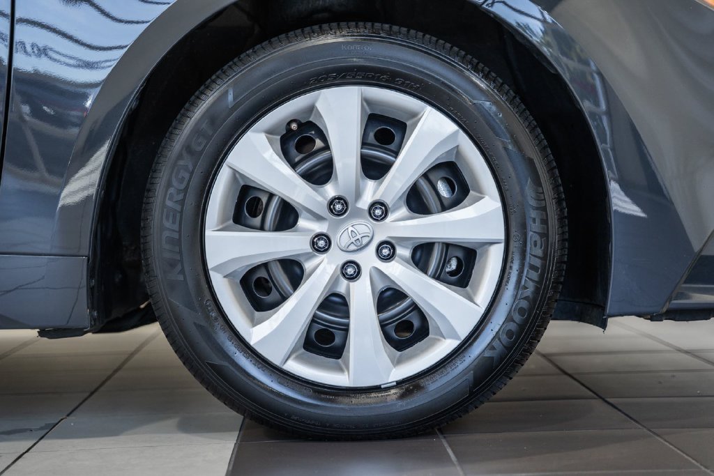 Used 2025 Toyota Corolla LE FWD image 13