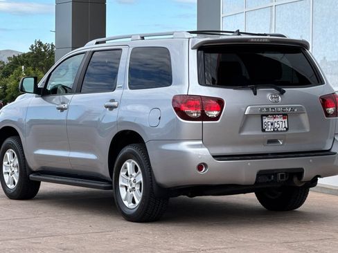Certified 2018 Toyota Sequoia SR5 w/ Preferred Accessory Package RWD image 6