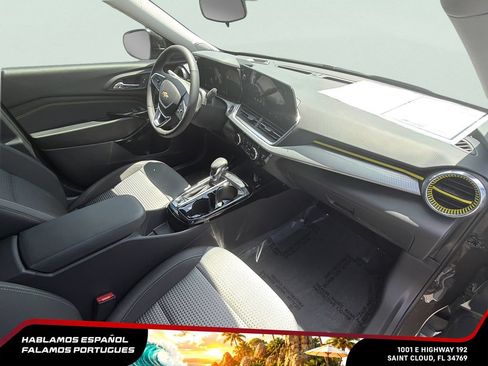 Used 2024 Chevrolet Trax LT w/ Driver Confidence Package FWD image 29
