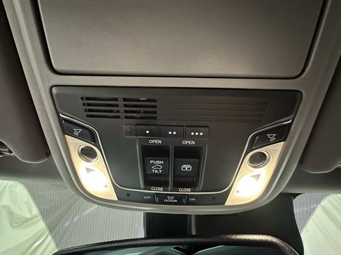 Used 2017 Honda Pilot Elite image 32