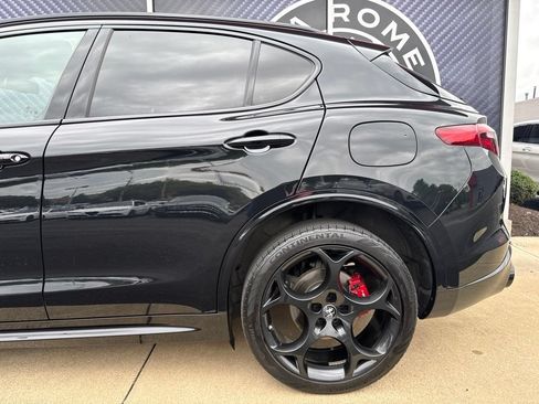 Used 2023 Alfa Romeo Stelvio Veloce AWD/4WD image 14