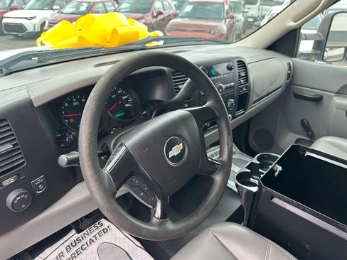 Used 2013 Chevrolet Silverado 1500 W/T RWD image 16