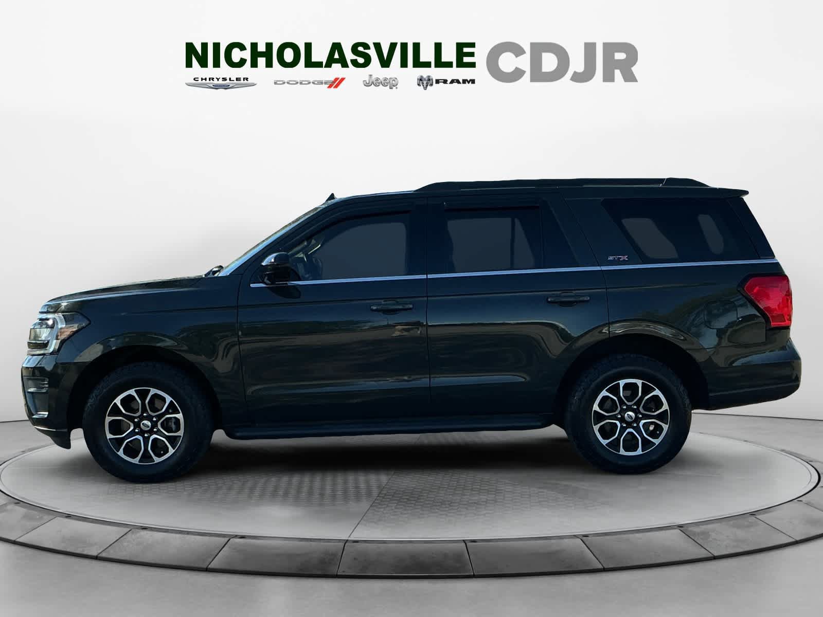 Used 2022 Ford Expedition XL AWD/4WD image 2