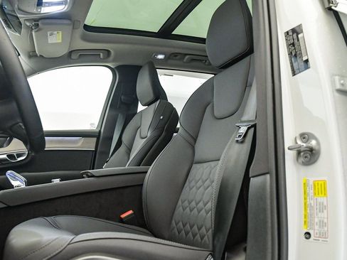 Used 2025 Volvo XC90 T8 Plus w/ Protection Package Premier image 4