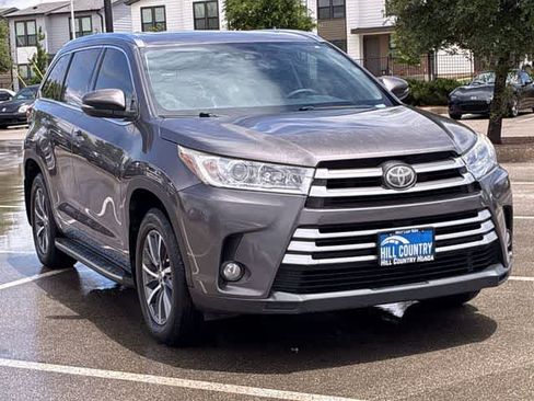 Used 2017 Toyota Highlander XLE FWD image 8