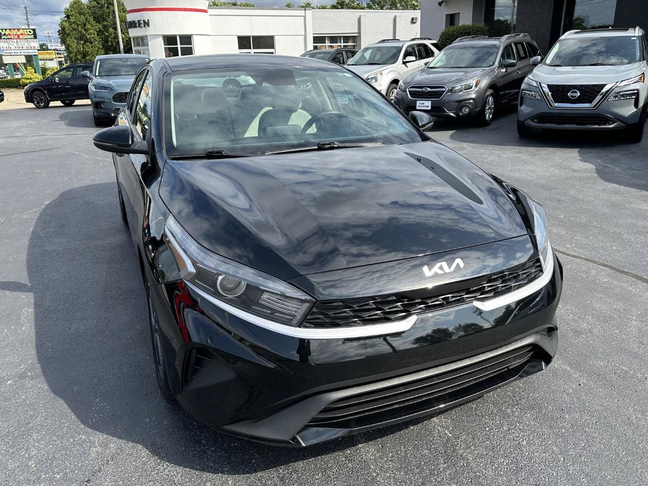 Used 2023 Kia Forte LXS w/ LXS Technology Package FWD image 3