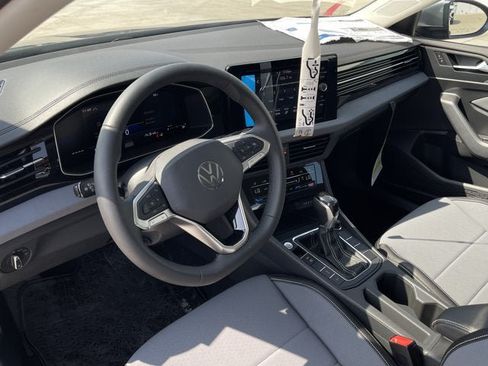 New 2026 Volkswagen Jetta SE FWD image 10