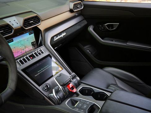 Used 2023 Lamborghini Urus Performante AWD/4WD image 28