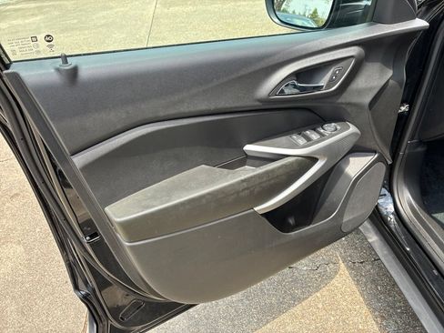 Used 2024 Chevrolet Trax RS FWD image 19