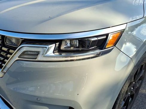 Used 2022 Kia Carnival SX Prestige FWD image 3