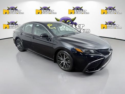 Used 2024 Toyota Camry XLE FWD image 3