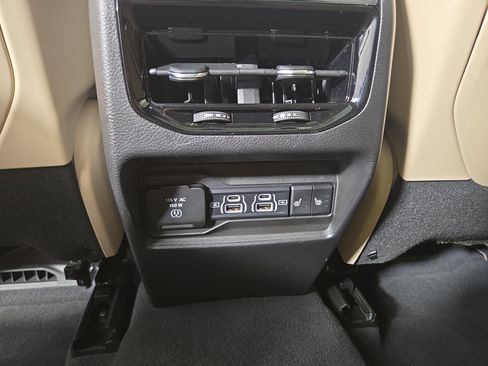 Used 2023 Jeep Grand Cherokee 4WD 4xe image 34