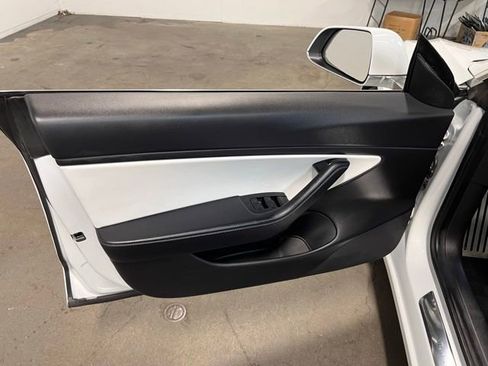Used 2020 Tesla Model 3 Long Range image 24