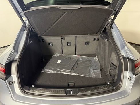 New 2026 Porsche Macan image 17