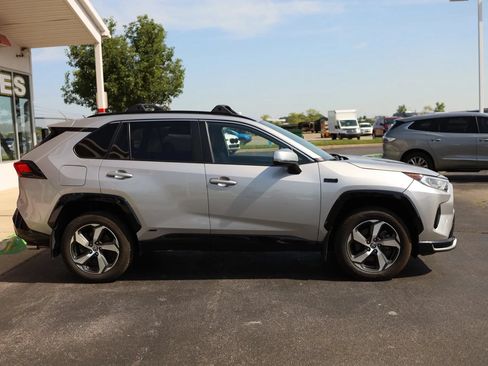 Used 2021 Toyota RAV4 SE w/ Weather & Moonroof Package AWD/4WD image 4
