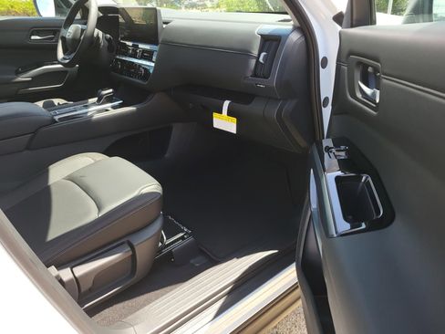 New 2026 Nissan Pathfinder SL FWD image 11