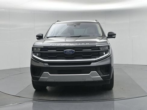 Certified 2025 Ford Expedition Platinum w/ Driver's Package AWD/4WD image 30