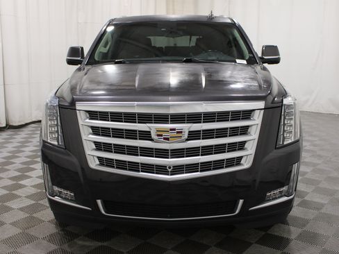 Used 2017 Cadillac Escalade Luxury w/ LPO, Radiant Package AWD/4WD image 37