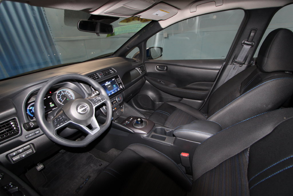 Used 2025 Nissan Leaf S FWD image 2