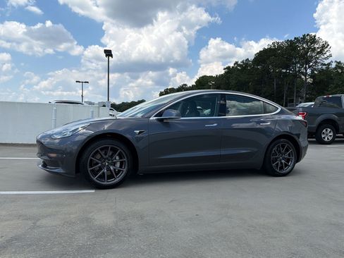 Used 2018 Tesla Model 3 Long Range RWD image 2