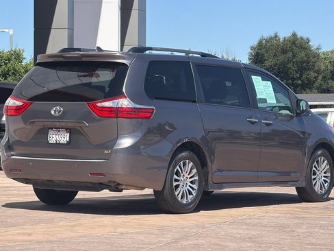 Certified 2018 Toyota Sienna XLE w/ XLE Navigation Package FWD image 4